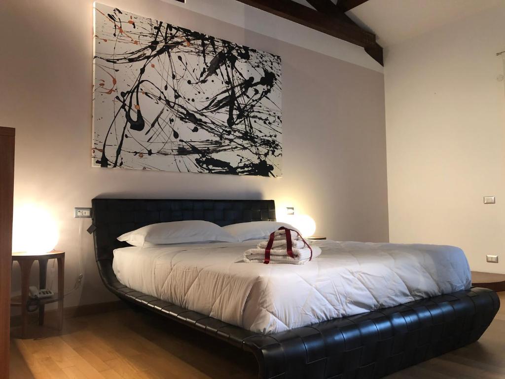 Postel nebo postele na pokoji v ubytování Hotel Cave Del Sole