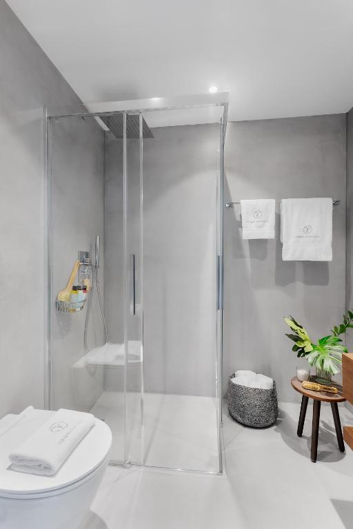Uma casa de banho em VISIONAPARTMENTS Vevey - contactless check-in