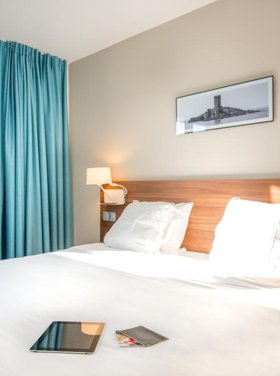 Postel nebo postele na pokoji v ubytování SOWELL HOTELS La Plage