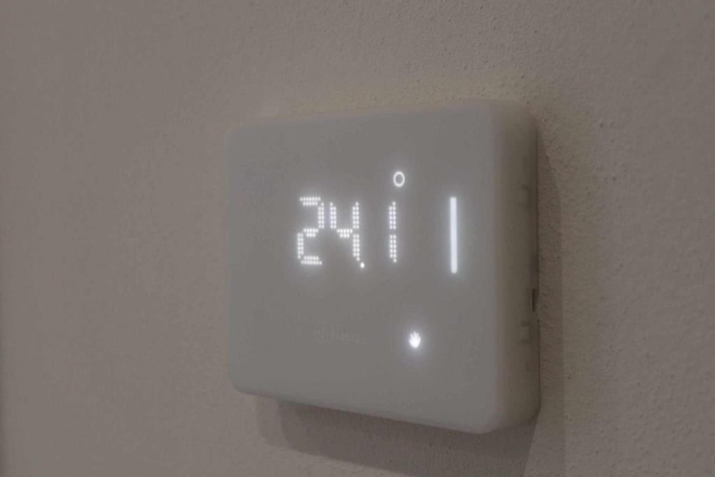 Thermostat - Wikipedia