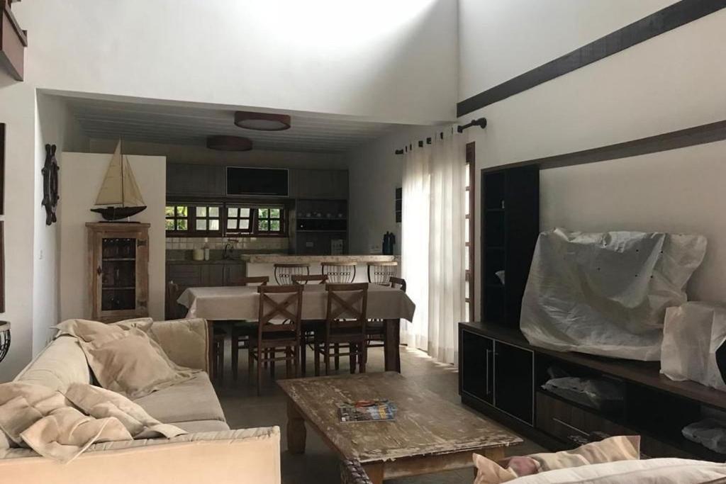  LINDA CASA EM CONDOMINIO EM MANGUINHOS 4qts