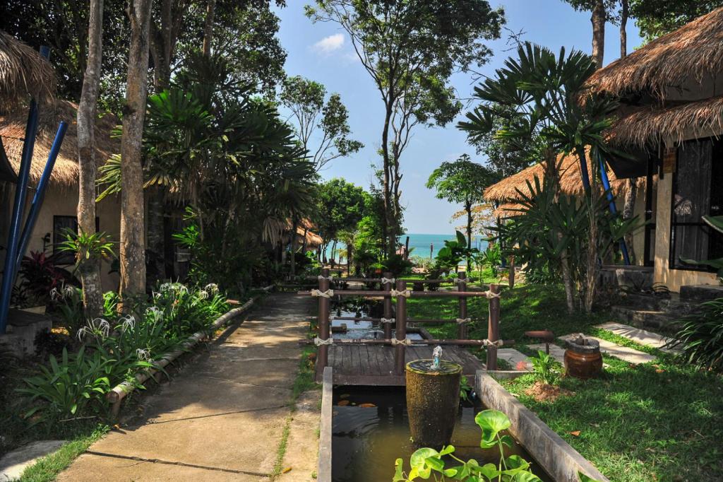 LaLaanta Hideaway Resort - 10