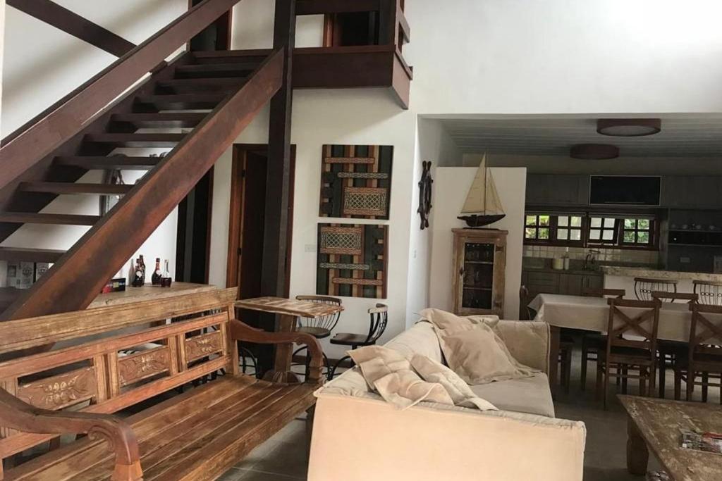  LINDA CASA EM CONDOMINIO EM MANGUINHOS 4qts