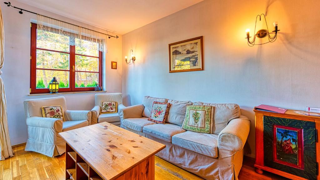 Posedenie v ubytovaní Apartament Klimat Górski na Okrzei - 5D Apartamenty