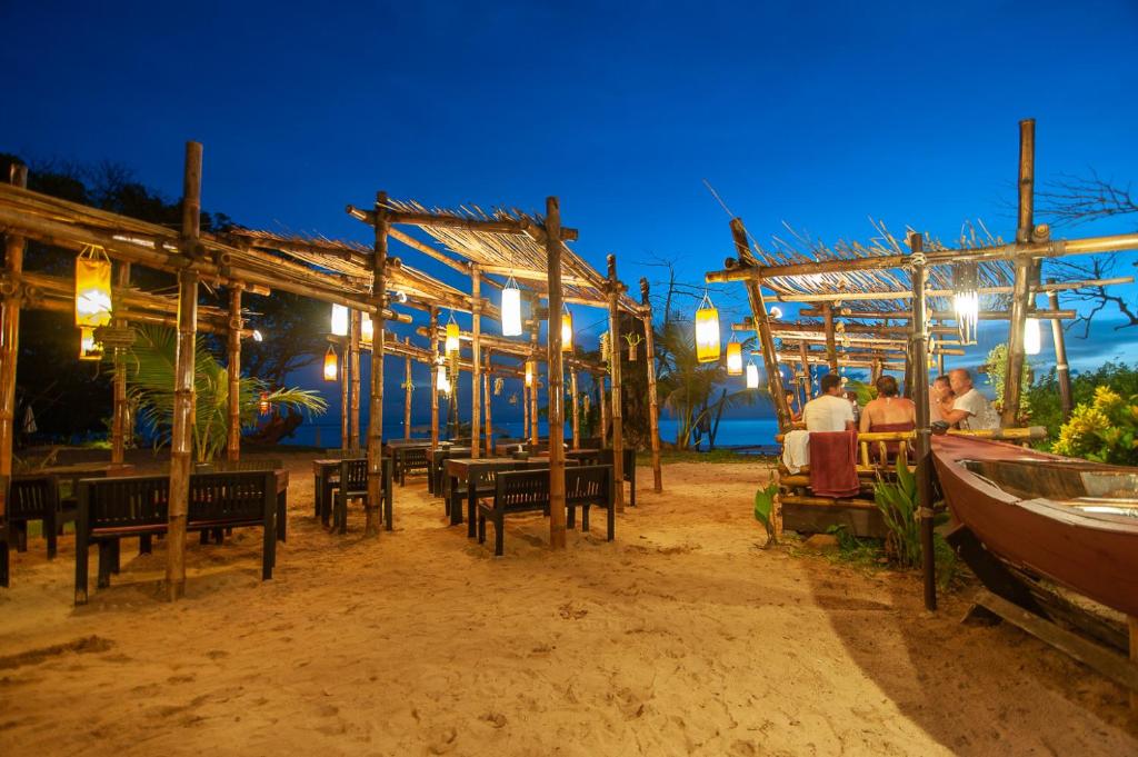 Restaurace v ubytování LaLaanta Hideaway Resort