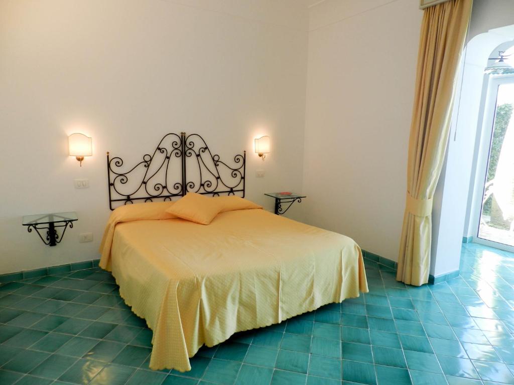 Postel nebo postele na pokoji v ubytování Bacio del Sole B&B Positano