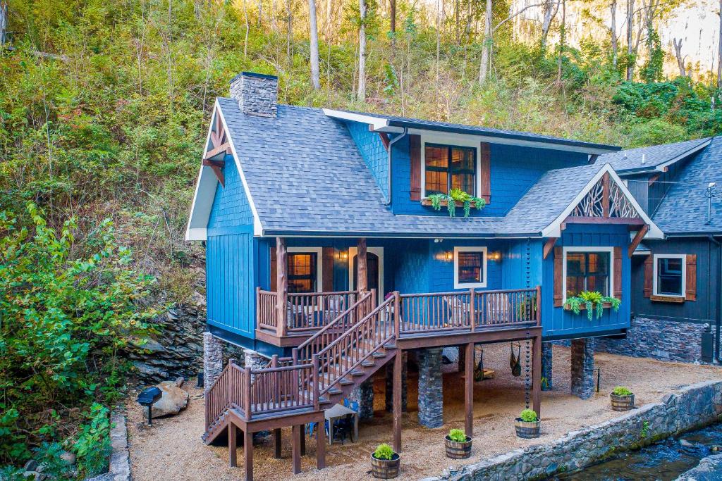 LITTLE BLUE HOUSE Gatlinburg Tennessee 