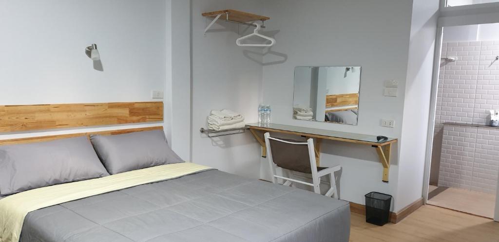 Little Guest House Hotel - Queen Room