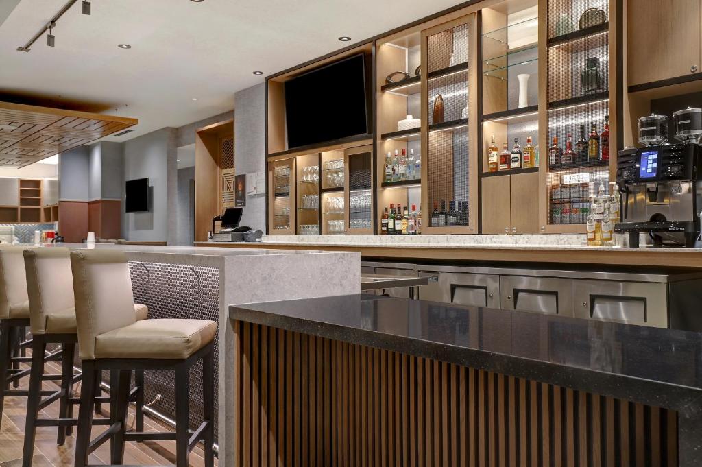 Lounge nebo bar v ubytování Hyatt Place Prince George