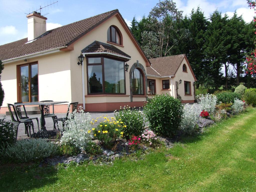 Zahrada ubytování O'Sheas Ceol Na Habhann B&B