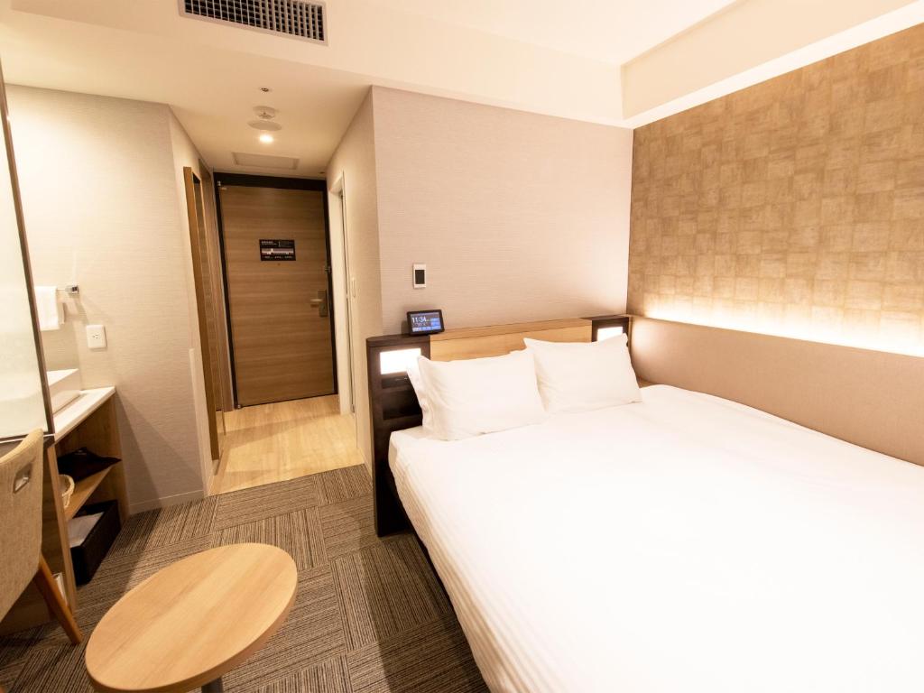 Postel nebo postele na pokoji v ubytování Kawagoe Tobu Hotel