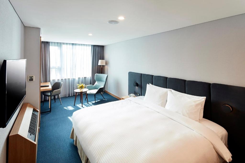Cama ou camas em um quarto em Hotel PJ Myeongdong