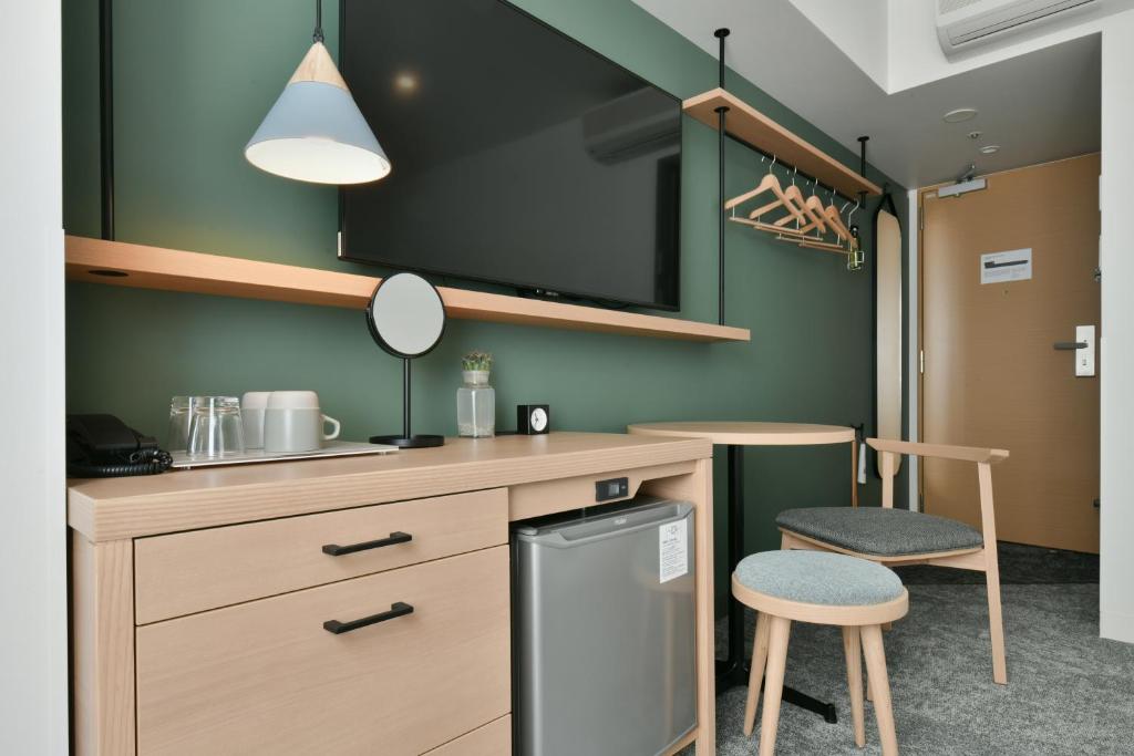 Kuchyň nebo kuchyňský kout v ubytování REF Omiya by VESSEL HOTELS