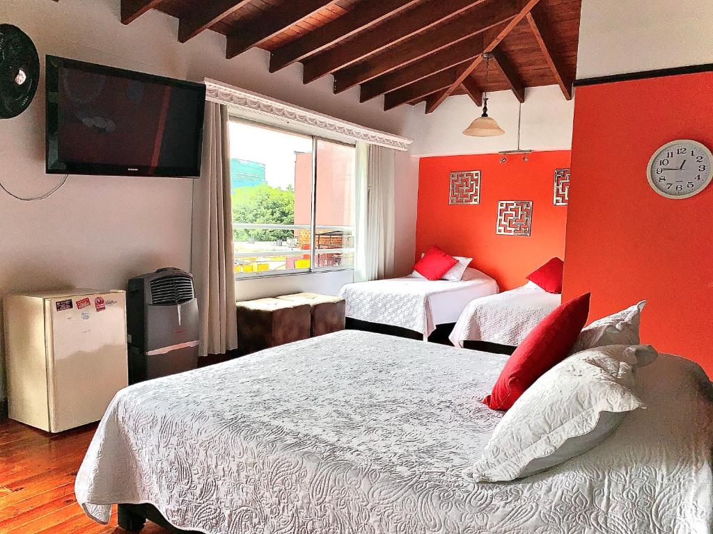Postel nebo postele na pokoji v ubytování Hotel Lleras Premium #1