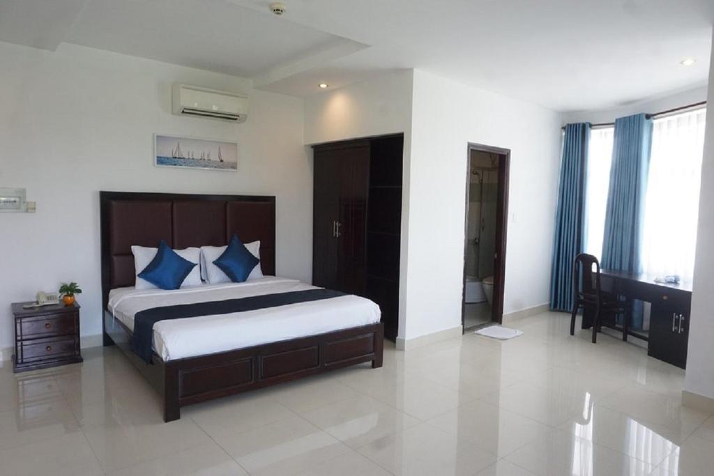 Postel nebo postele na pokoji v ubytování Tehana Beach Hotel Da Nang