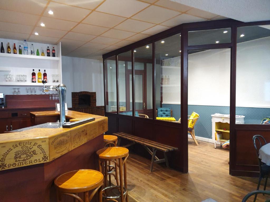 Lounge nebo bar v ubytování Hôtel Glann Ar Mor