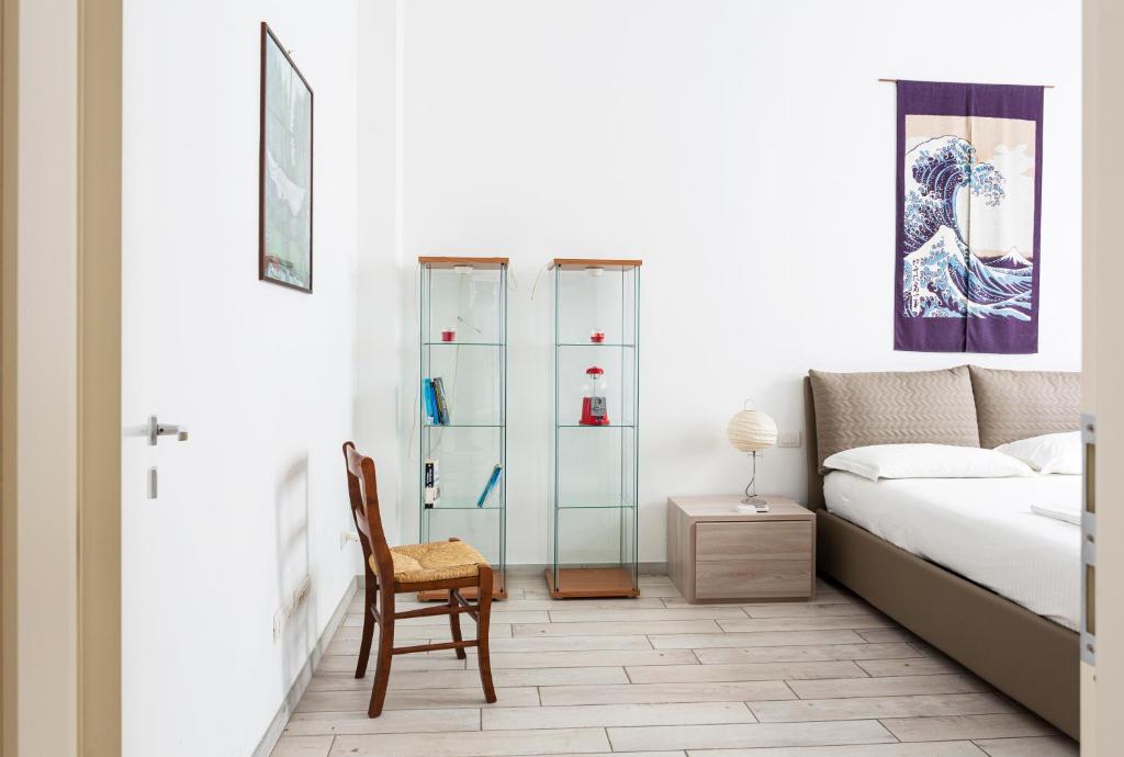 Posteľ alebo postele v izbe v ubytovaní Spacious Retreat Steps from Lambrate Metro- Via Pacini