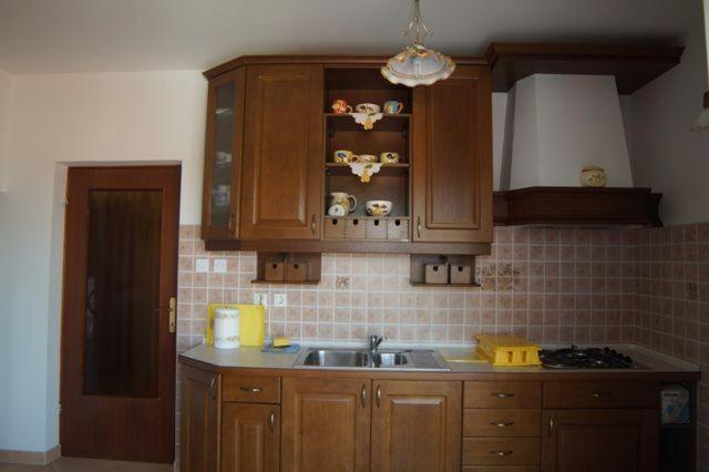 Kuchyňa alebo kuchynka v ubytovaní Beautiful-Banjole-Beachside-Apartment-A1-150m-from-the-beach