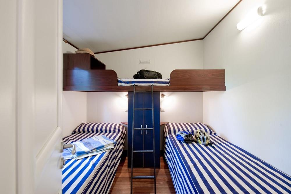 Łóżko lub łóżka w pokoju w obiekcie Camping Village Rosselba Le Palme