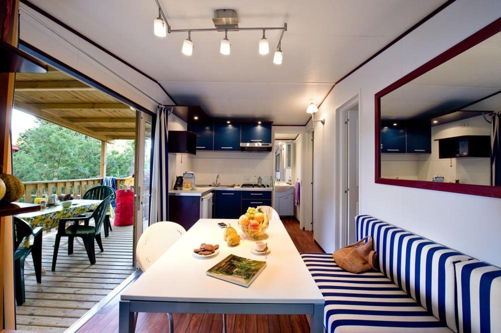 Kuchnia lub aneks kuchenny w obiekcie Camping Village Rosselba Le Palme