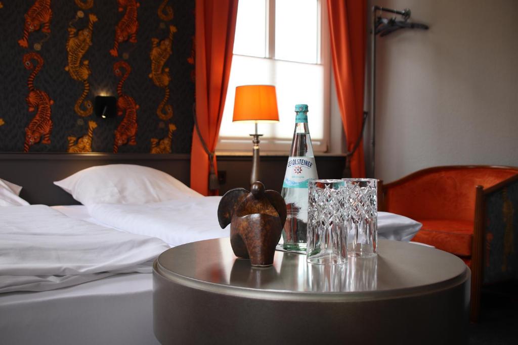 Postel nebo postele na pokoji v ubytování Krögers Hotel