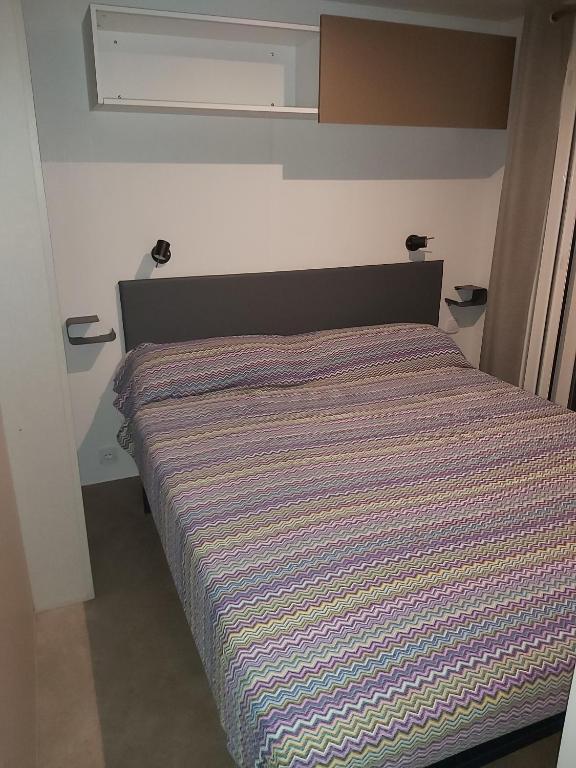 Ein Bett oder Betten in einem Zimmer der Unterkunft Camping Edy