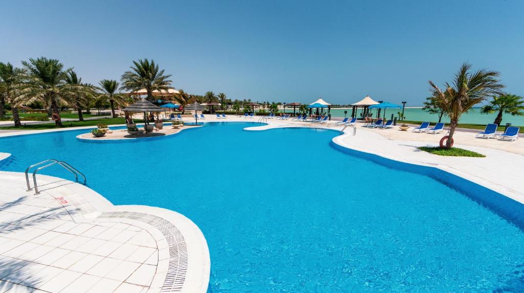 Bazén v ubytování Simaisma A Murwab Resort nebo v jeho okolí