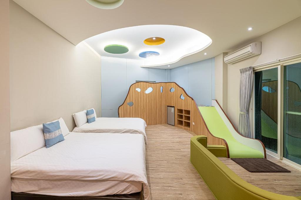 Postel nebo postele na pokoji v ubytování Happiness Yes Inn