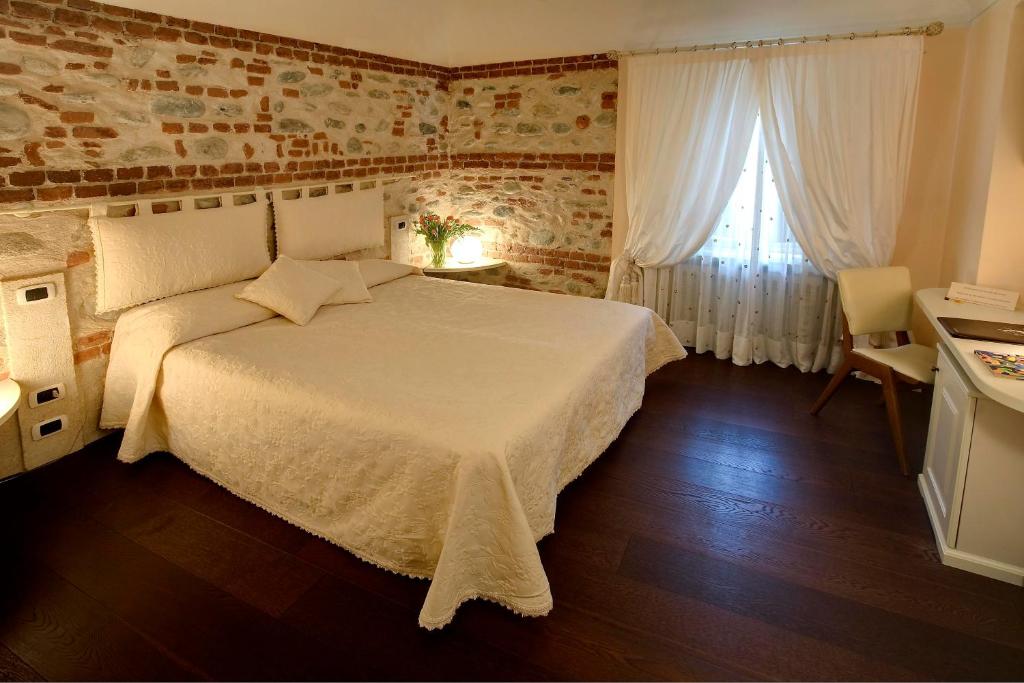 Posteľ alebo postele v izbe v ubytovaní Hotel Cascina Di Corte