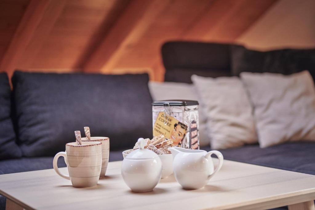 Příslušenství pro přípravu čaje a kávy v ubytování Apartment Staubbach, Best views, Spacious, Family friendly