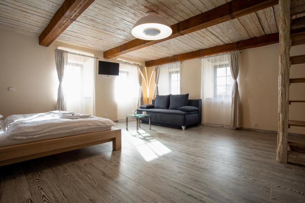 Postel nebo postele na pokoji v ubytování Penzion Vejrovna