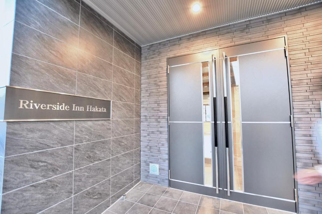 a lobby with a shower in a building at Riverside Inn Hakata in Fukuoka