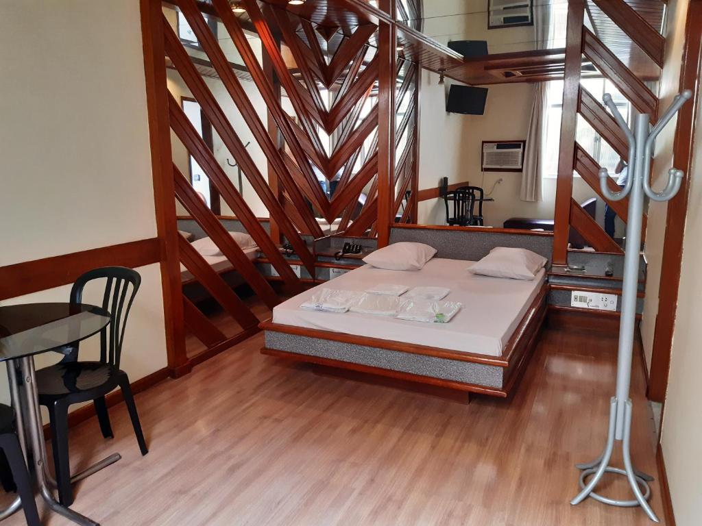 Hotel Paraguai (Adult Only) tesisinde bir odada yatak veya yataklar