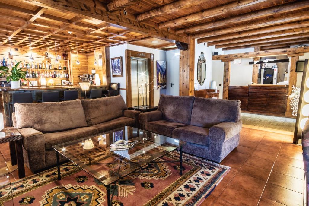 Posezení v ubytování Mauberme Mountain Boutique Hotel