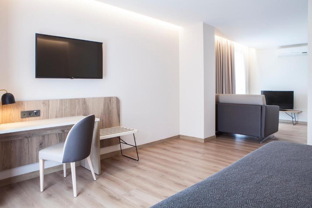 Telewizja i/lub zestaw kina domowego w obiekcie Hotel Presidente 4 sup