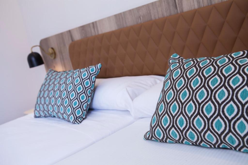 Łóżko lub łóżka w pokoju w obiekcie Hotel Presidente 4 sup