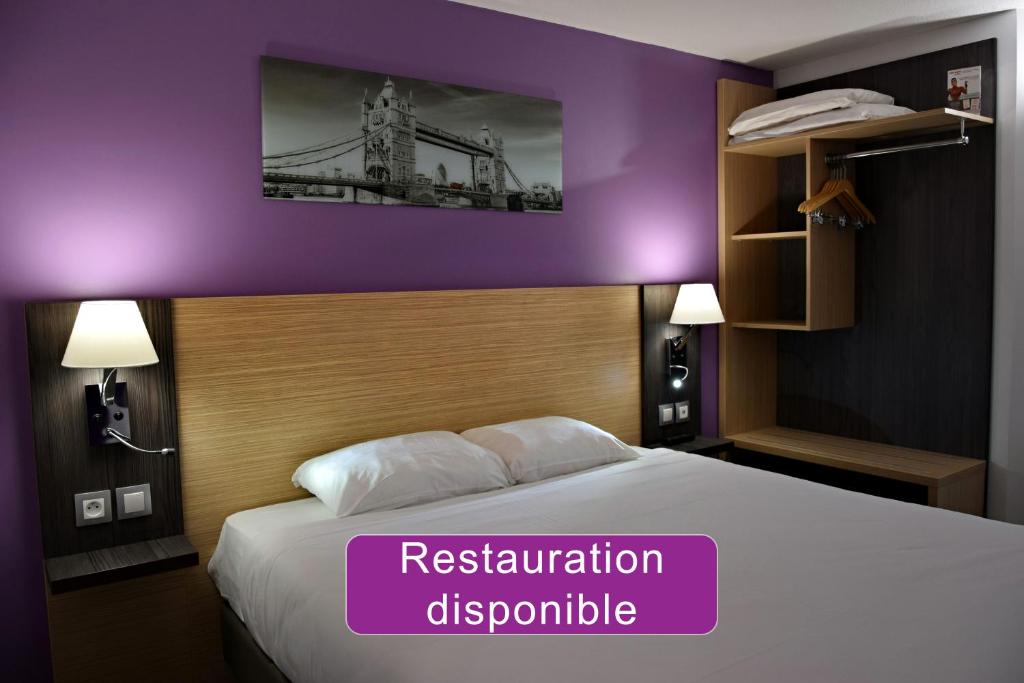 a hotel room with a bed with aestation desiccandum at Contact Hotel Restaurant Bleu France - Eragny Cergy in Éragny