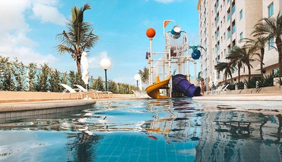 Bazén v ubytování Salinas Park Resort nebo v jeho okolí