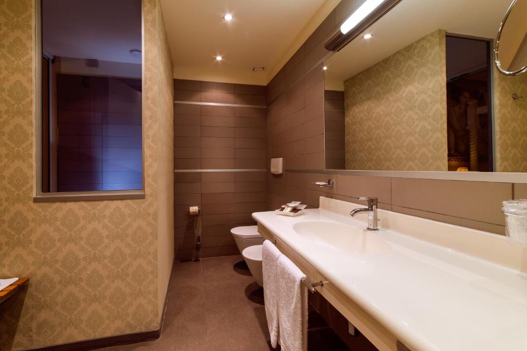 Un baño de Motel Hotel Piranha