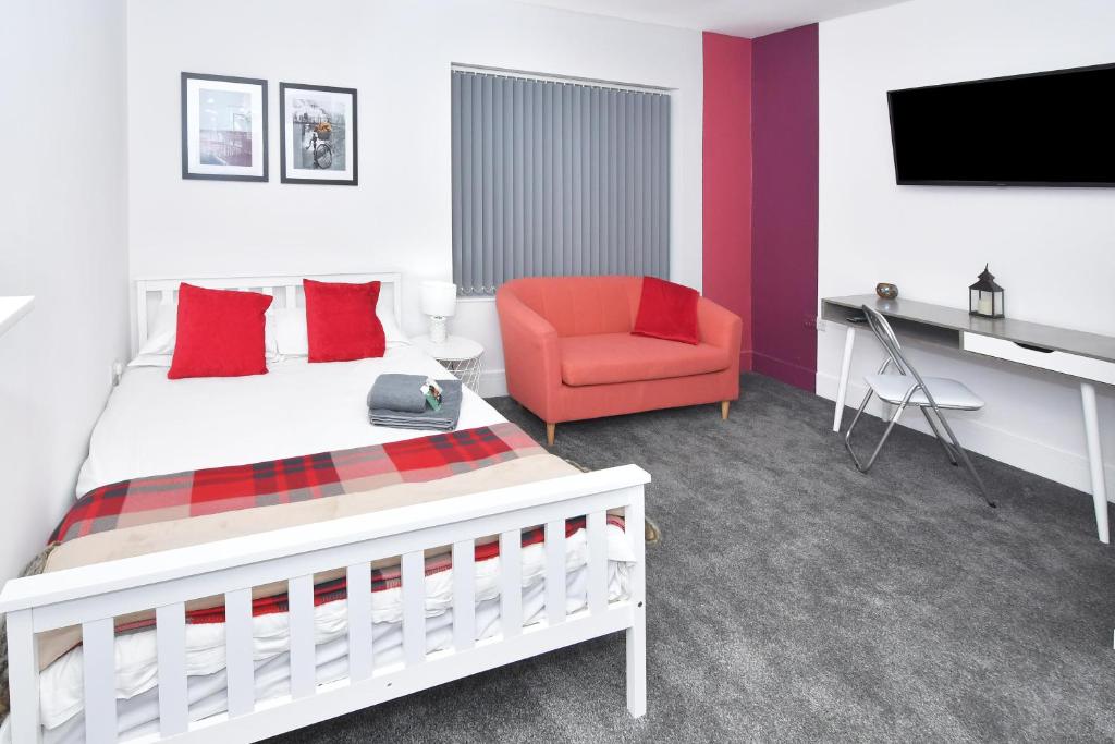 a bedroom with a bed and a desk and a chair at Townhouse @ 42 Minshull New Road Crewe in Crewe