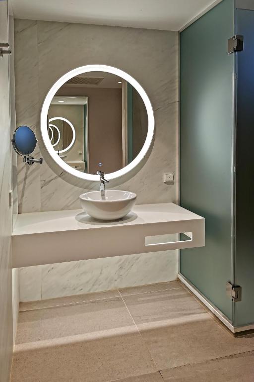 Un baño de Hotel & Spa Castillo de Peñíscola 4* Sup