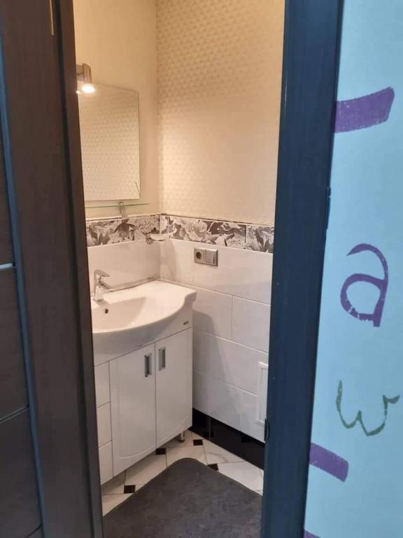 Квартира студія подобово 1 - One-Bedroom Apartment