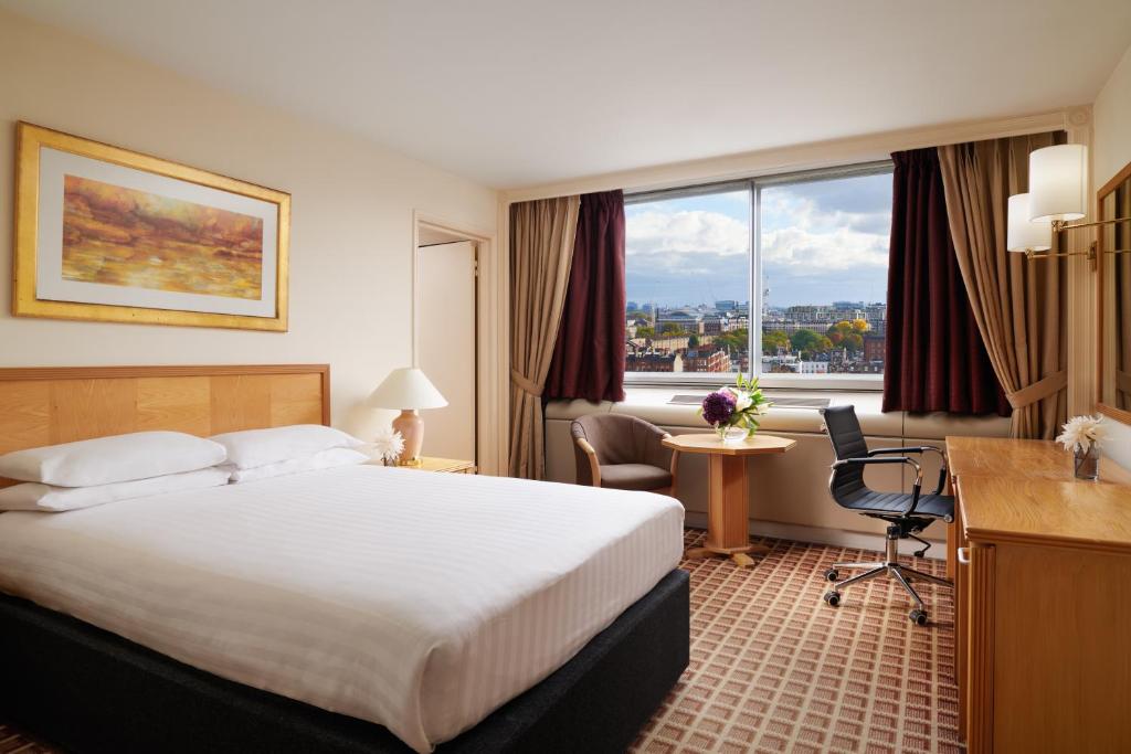 Postel nebo postele na pokoji v ubytování Copthorne Tara Hotel London Kensington