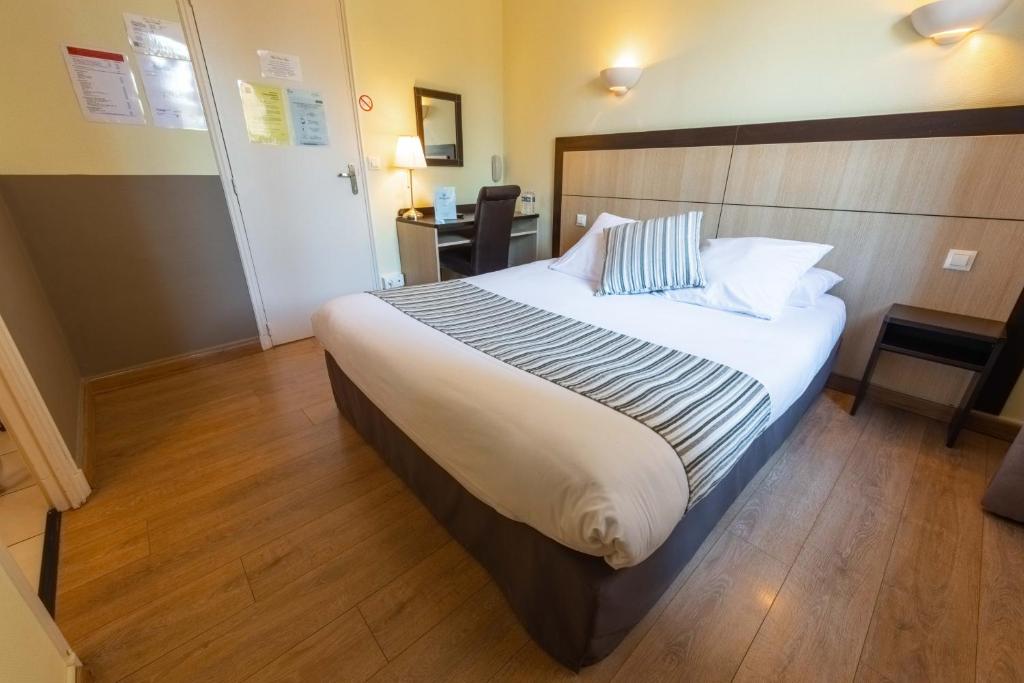 Postel nebo postele na pokoji v ubytování Hotel Sainte Anne - Apt