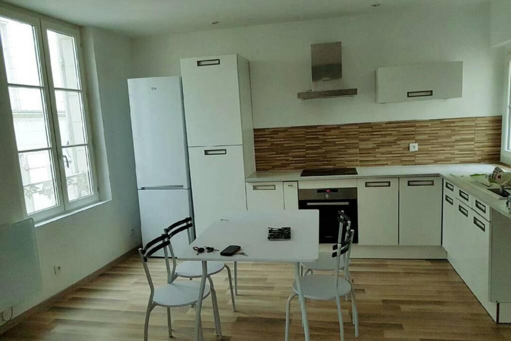 Kitchen o kitchenette sa Bel appartement 50m2 en plein centre de Saumur