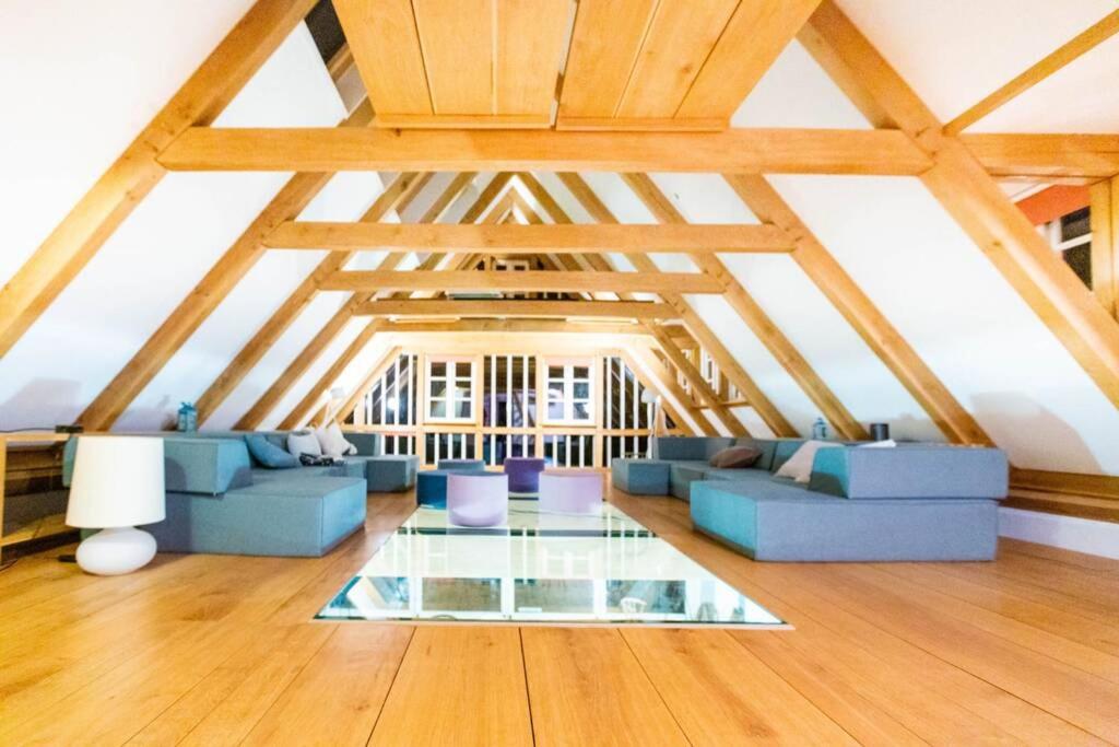 a living room with blue couches and a glass floor at Das Wewelsflether Bäckerhaus - 250qm für 12 Gäste in Wewelsfleth