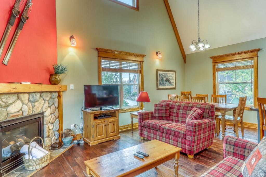 184 Snowbridge Way-Unit 216