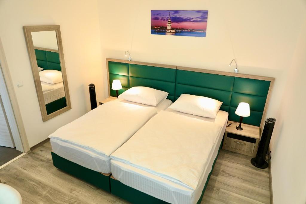 Postel nebo postele na pokoji v ubytování W2 Ferienwohnung-32609 Hüllhorst