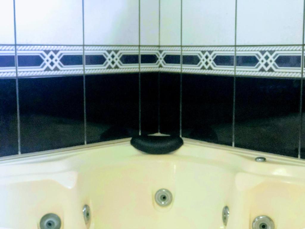  Casa c/ Piscina- 3 Dormit- Hidromassagem -Mesa de Sinuca- 1800 mts do mar