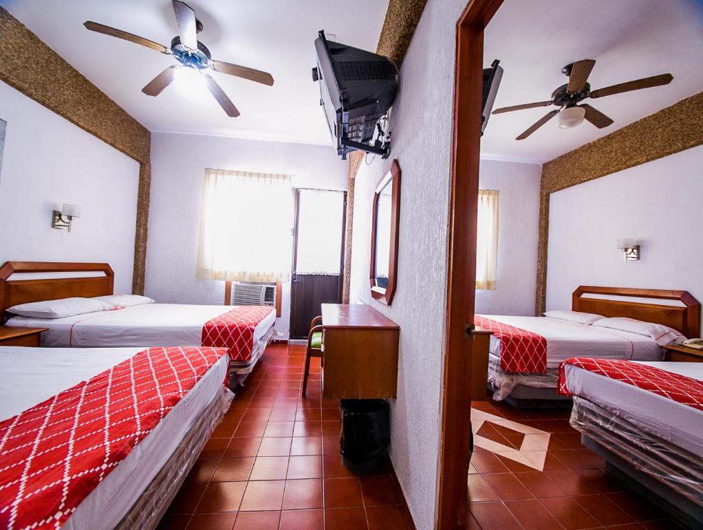 Postel nebo postele na pokoji v ubytování Hotel Candilejas Playa